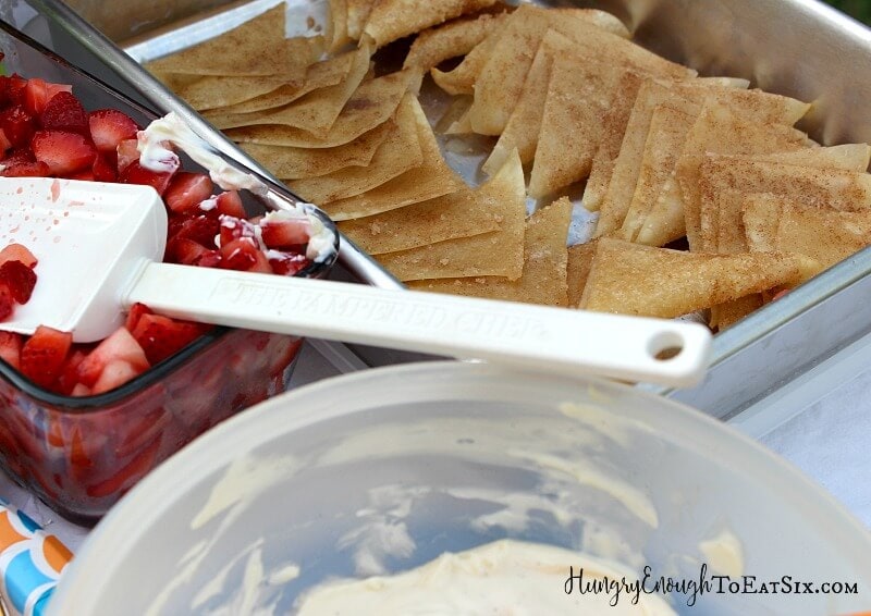 Cinnamon taco wrappers next to a bowl of cream