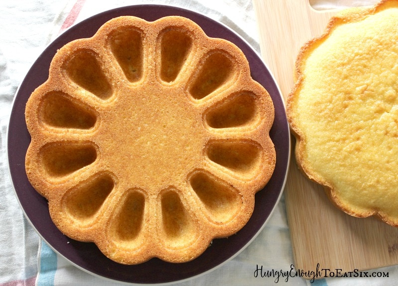 I had the chance to test out a 2-layer round cake pan from Fillables, which enables bakers to create cakes with surprise pockets of fillings hidden in the cake!