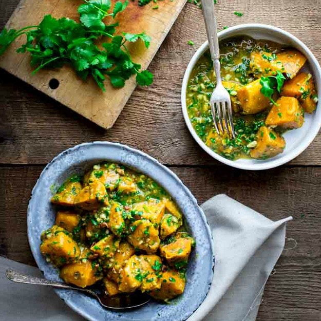http://www.healthyseasonalrecipes.com/sweet-potatoes-with-coconut-curry-and-mint/