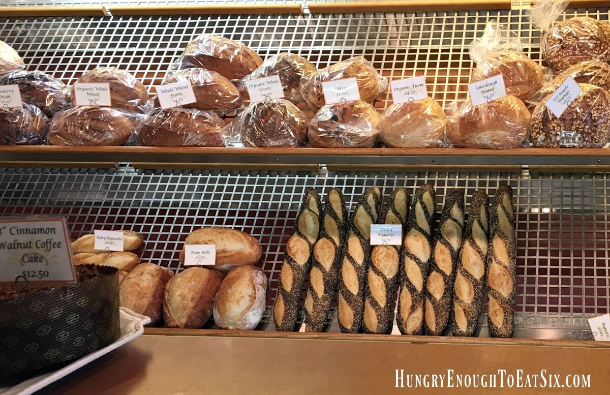 There are 8 bakeries on King Arthur Flour's Vermont Bakery Tour. Join me as I try them all! First stop: Klinger's Bakery & Cafe.