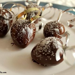 The classic, elegant dessert chocolate covered strawberries get a little bling! The sparkle and shine make these perfect for ringing in the new year!