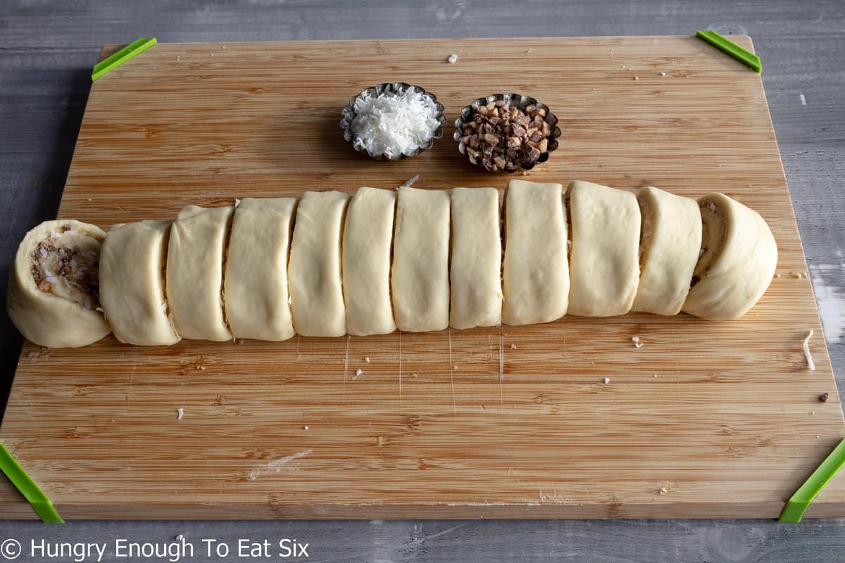 Jelly roll of bread dough with sweet filling sliced into pieces.