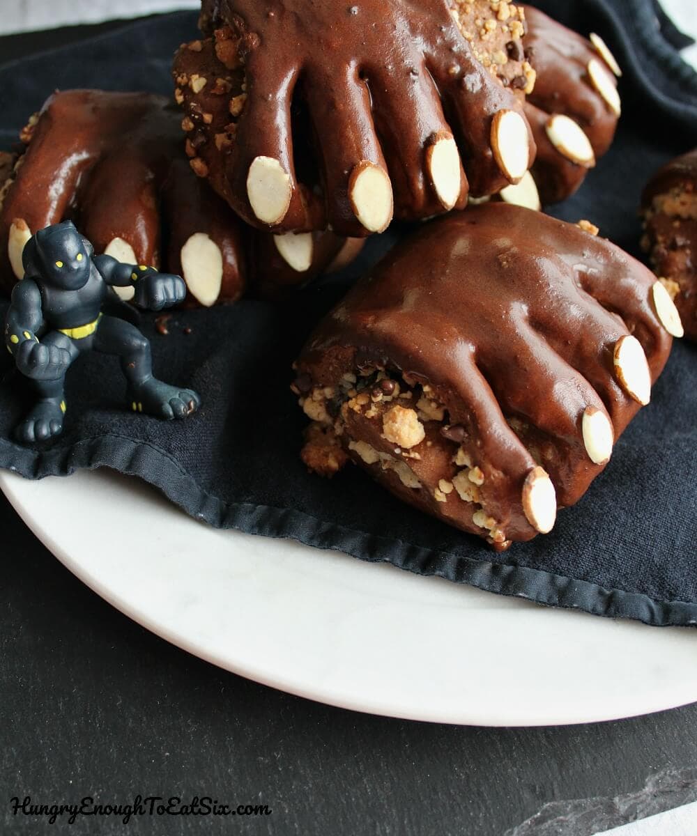 An homage to the Marvel movie 'Black Panther', these sweet chocolate rolls are filled with almond and chocolate, and decorated to look like black panther claws!