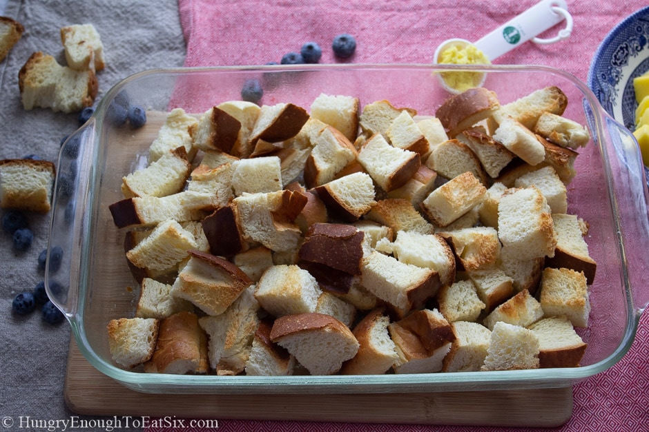 Image of bread cubes in a pan