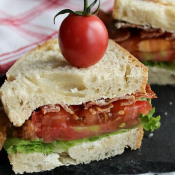 Bacon sandwich with tomatoes.