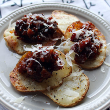 Canapes with jam and cheese