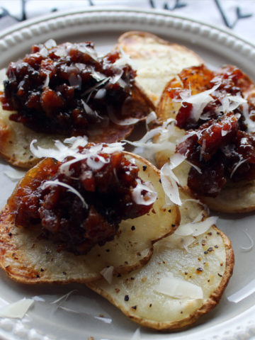 Canapes with jam and cheese