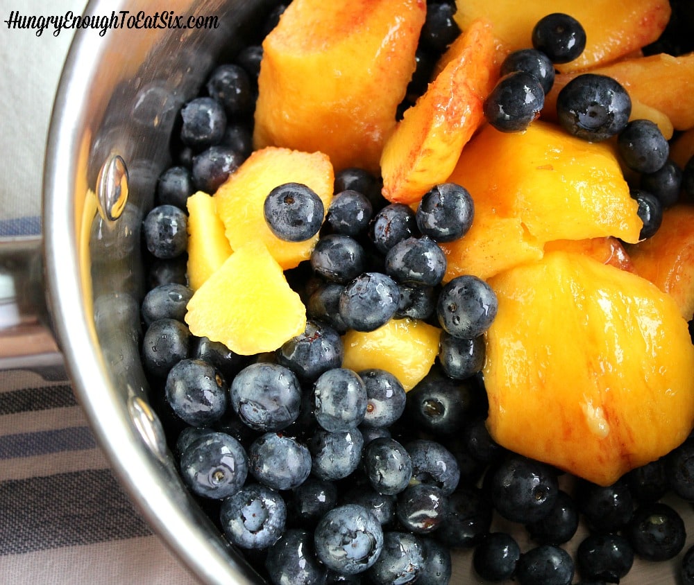 Blueberries and sliced peaches