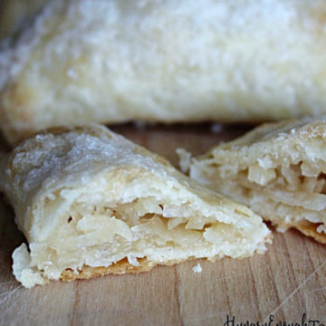 Hand pie with coconut