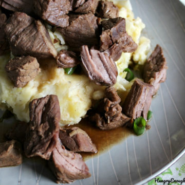 Mashed potatoes topped with beef