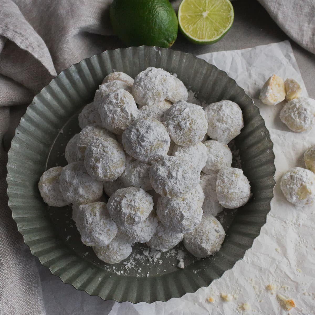 Round cookie balls covered in sugar