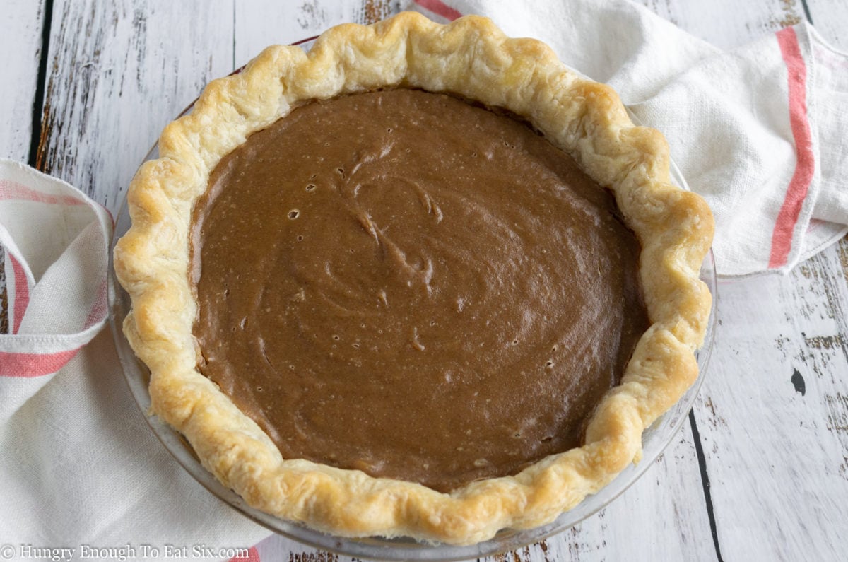 Round pie with brown cinnamon filling