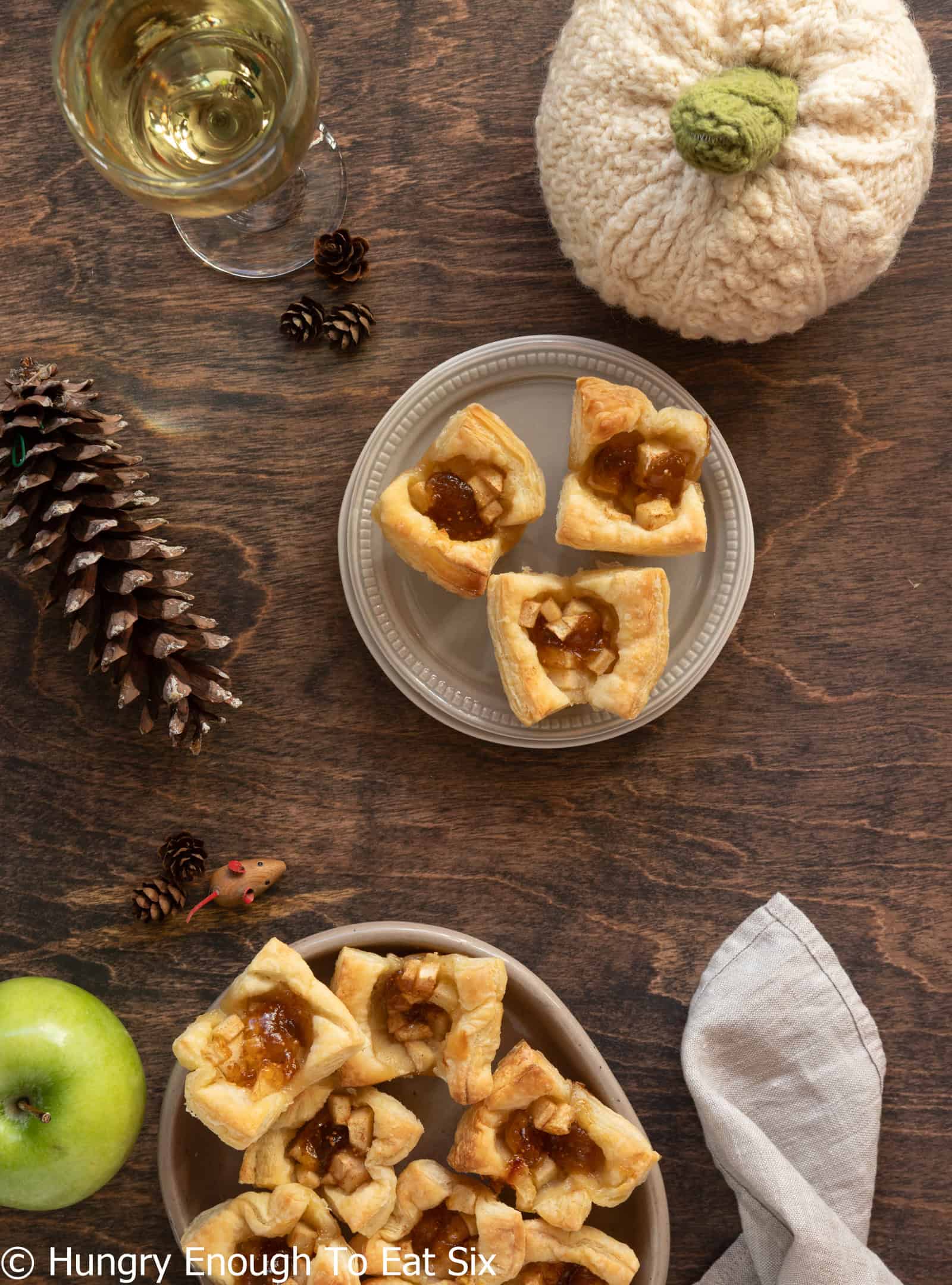 Fig and apple brie bites arranged on plates.