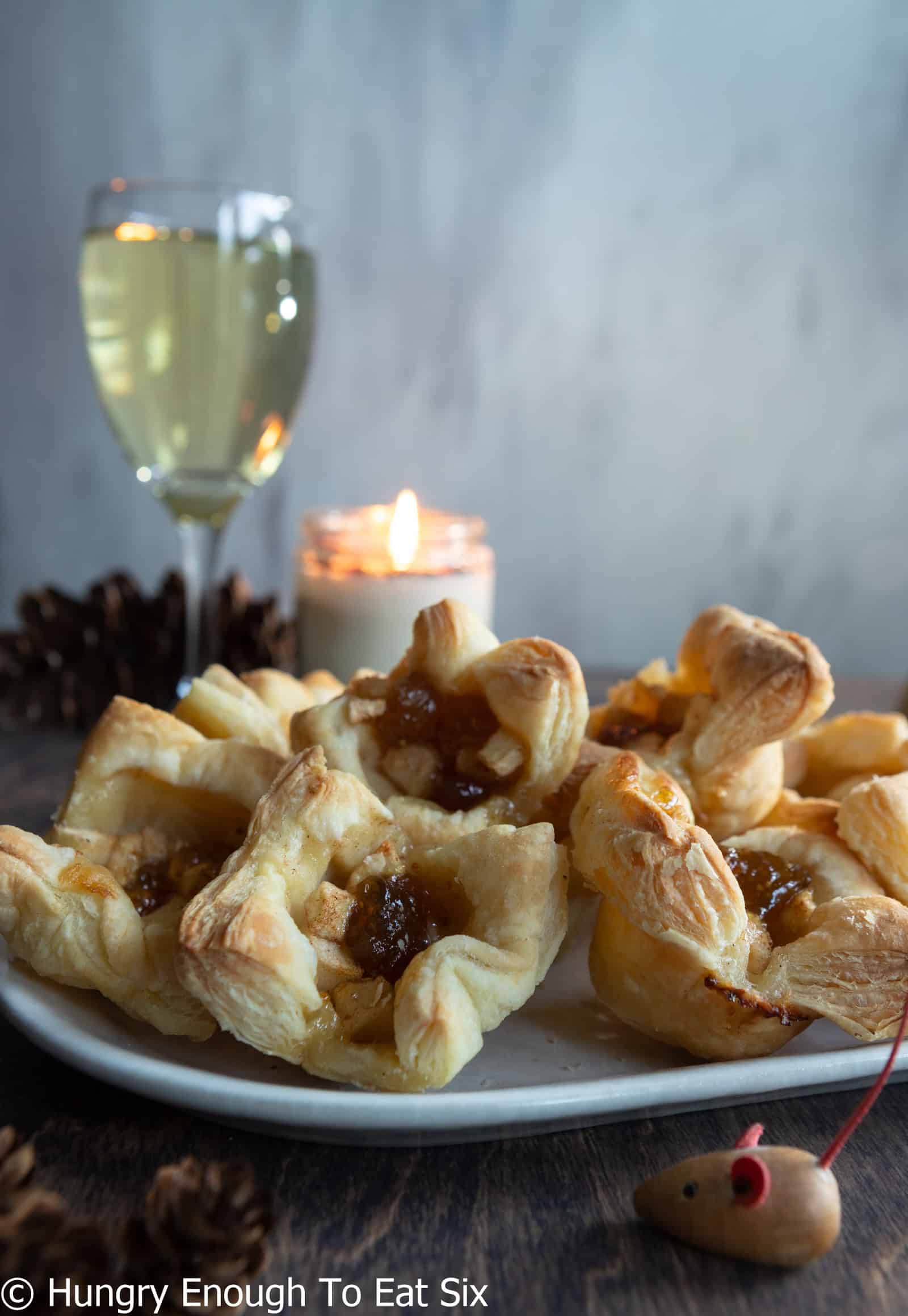 Baked, flaky pastry shells with fig, brie, and apple filling.