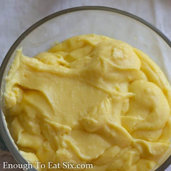 Glass bowl with yellow pastry cream.