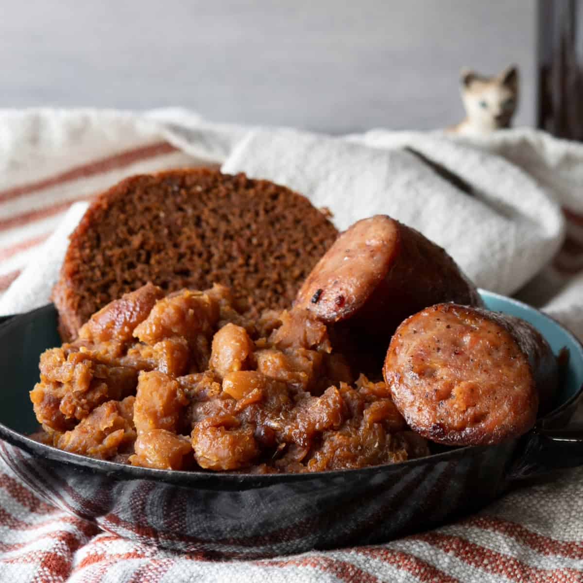 Baked beans, grilled sausages, and brown bread.